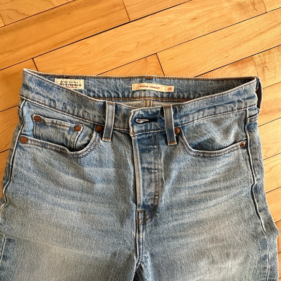 Levis Wedgie Straight Jean - Lighter Wash - Picture 6 of 6